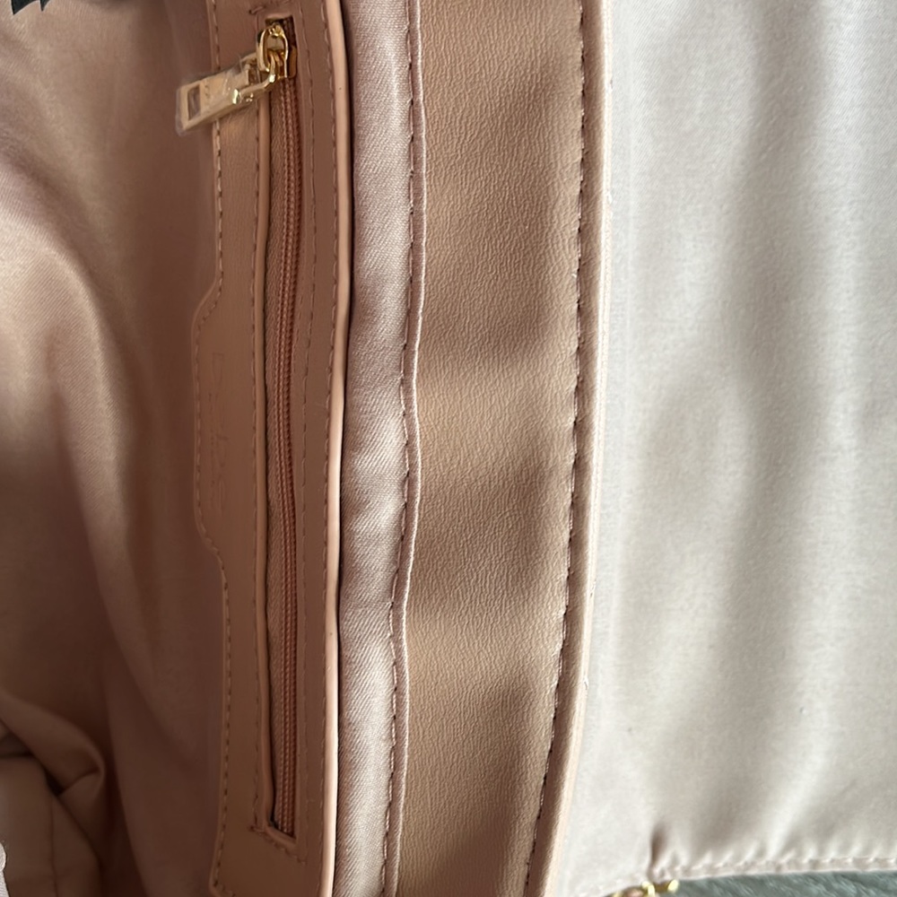 Bebe crossbody chain pink / nude / peach quilted purse - Picture 9 of 9